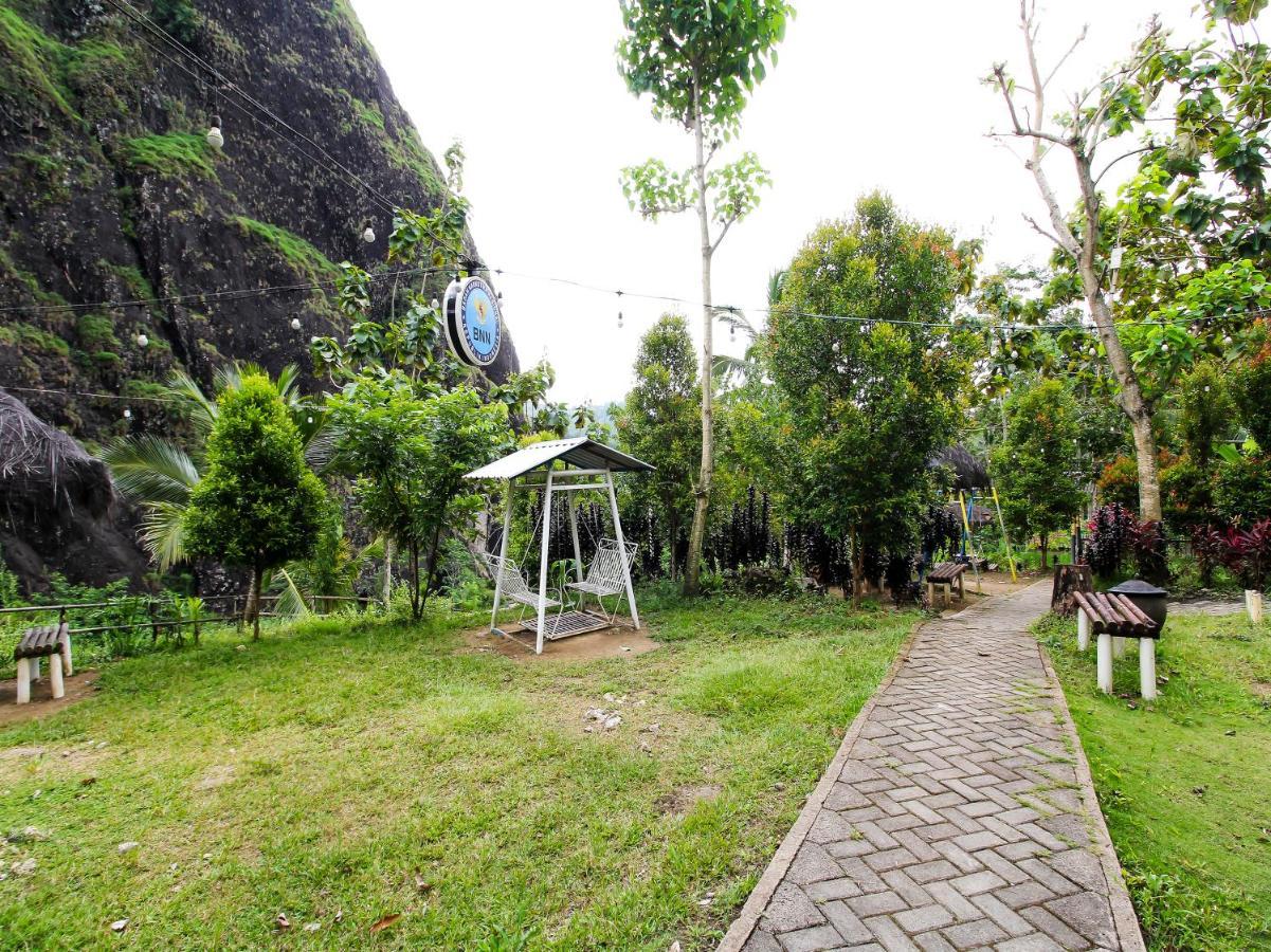 Oyo Homes 91134 Desa Wisata Tebing Lingga Trenggalek ภายนอก รูปภาพ