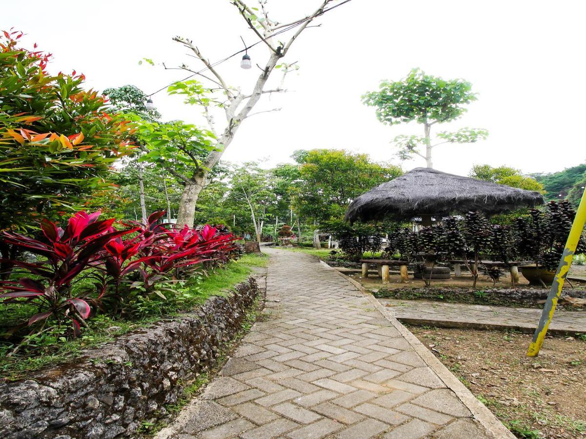 Oyo Homes 91134 Desa Wisata Tebing Lingga Trenggalek ภายนอก รูปภาพ